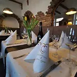 Zur Linde Hotel 2*