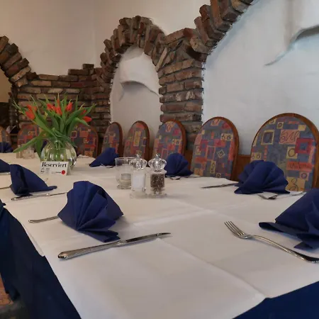 Zur Linde Отель