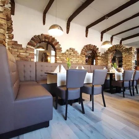 Hotel Zur Linde 2*