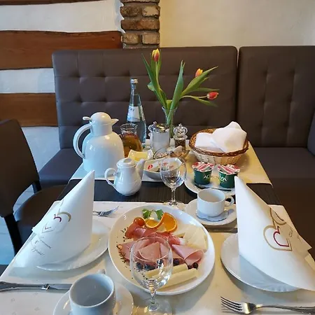 Отель Zur Linde 2*