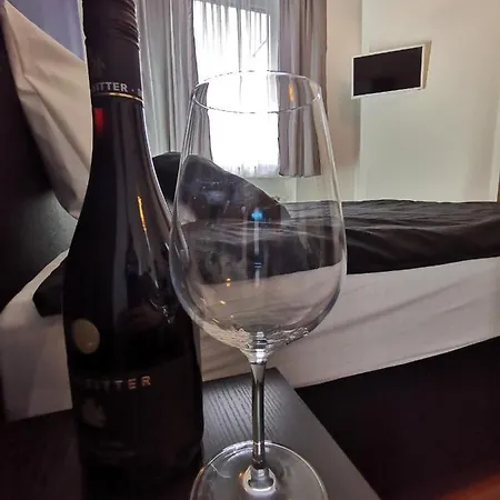 Zur Linde Отель 2*