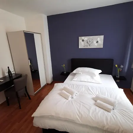 Zur Linde Отель Rommerskirchen