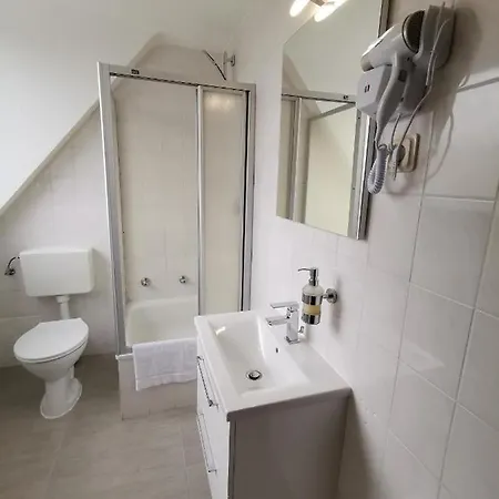 Отель Zur Linde Rommerskirchen