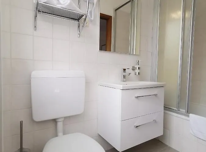 Zur Linde 2* Rommerskirchen