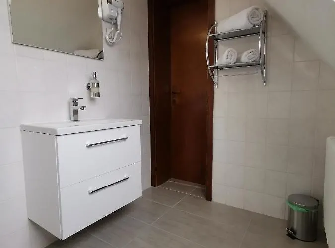 Zur Linde 2* Rommerskirchen